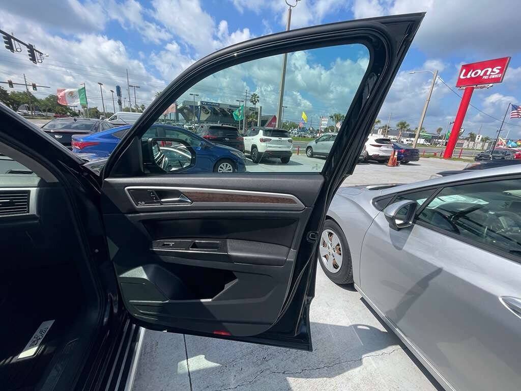 Used 2020 Volkswagen Atlas SEL R-Line AWD/4WD image 16