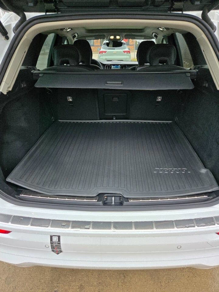 Used 2023 Volvo XC60 B5 Core image 14