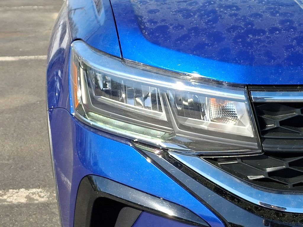 Certified 2022 Volkswagen Taos SE FWD image 9