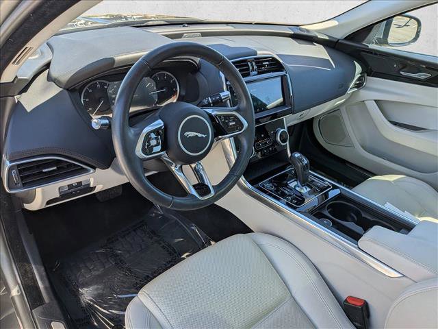 Used 2020 Jaguar XE S image 9