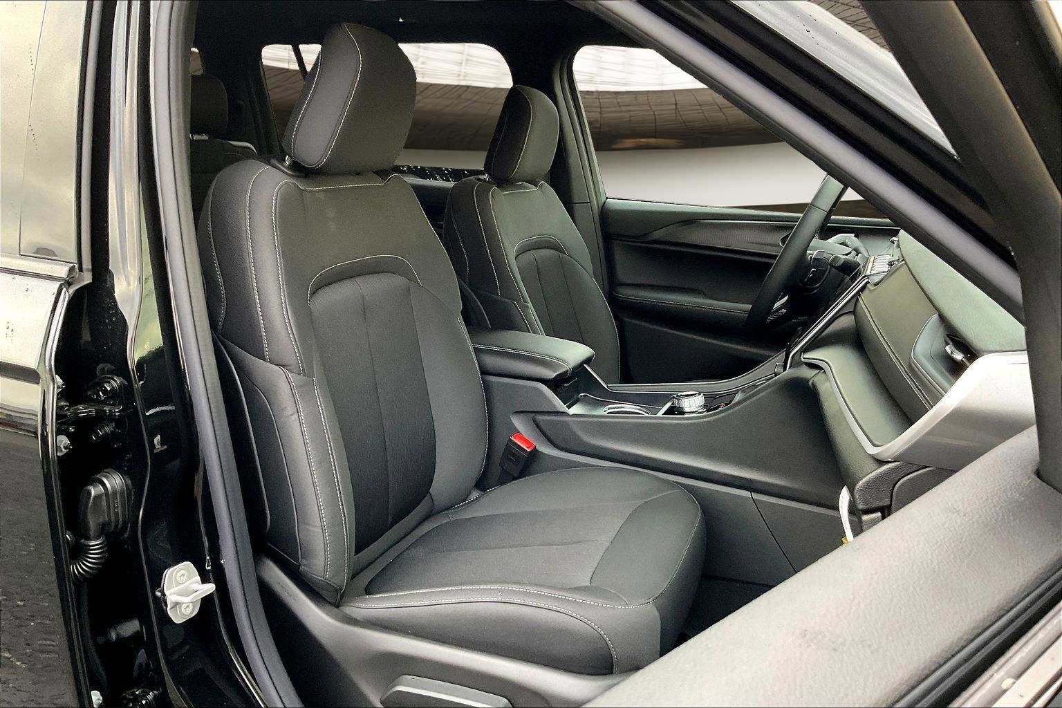 New 2025 Jeep Grand Cherokee L Laredo w/ Luxury Tech Group I image 10