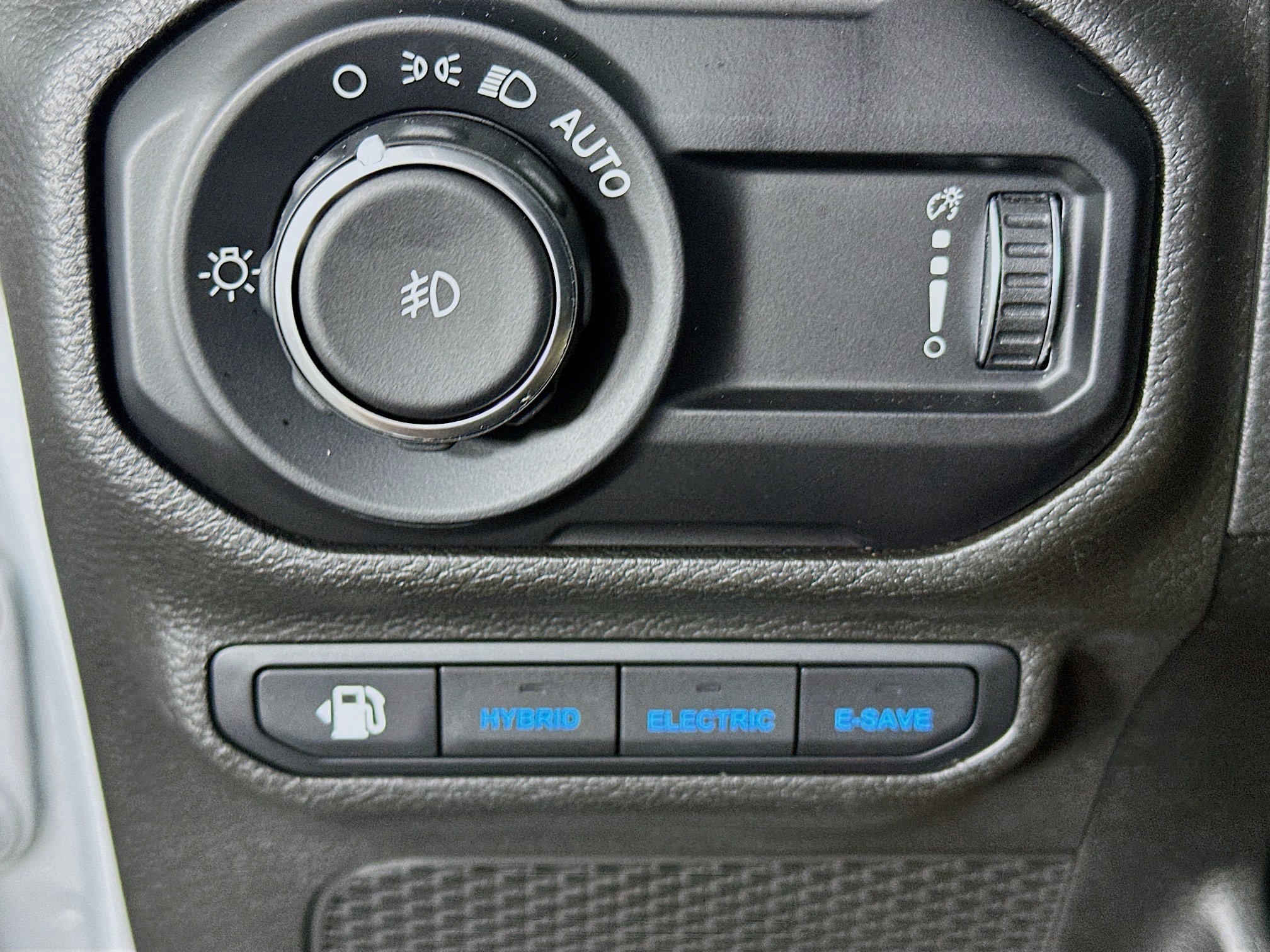 Used 2023 Jeep Wrangler Unlimited Sahara AWD/4WD image 17