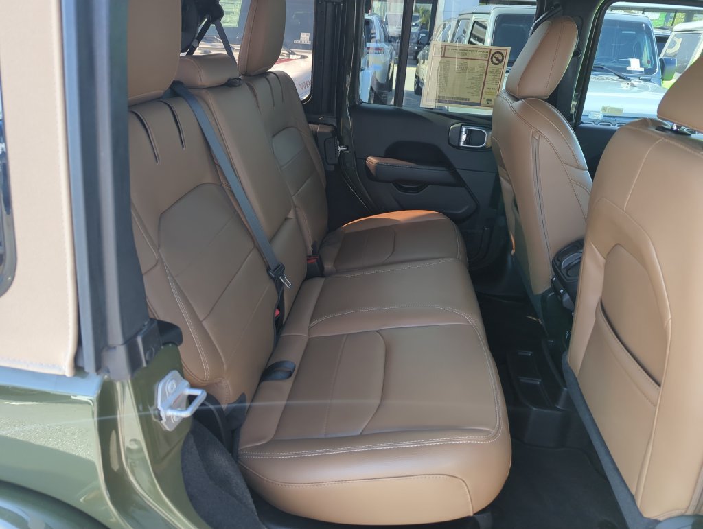 Used 2022 Jeep Wrangler Unlimited Sahara AWD/4WD image 29