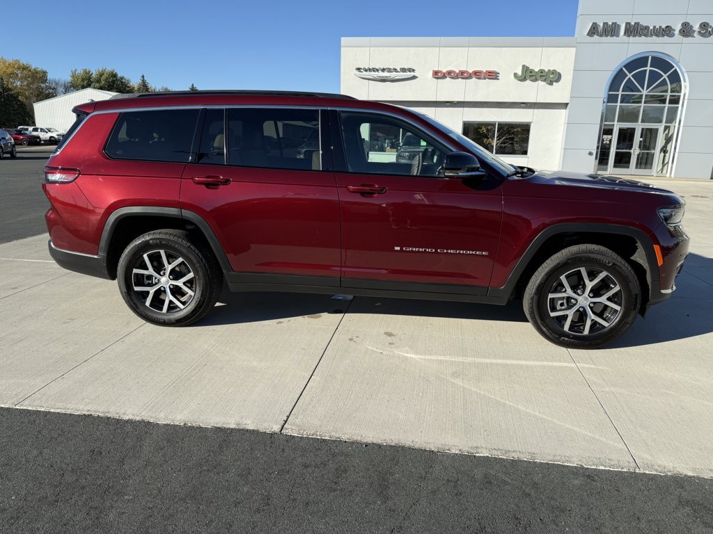 Used 2025 Jeep Grand Cherokee L Limited w/ Luxury Tech Group II image 9