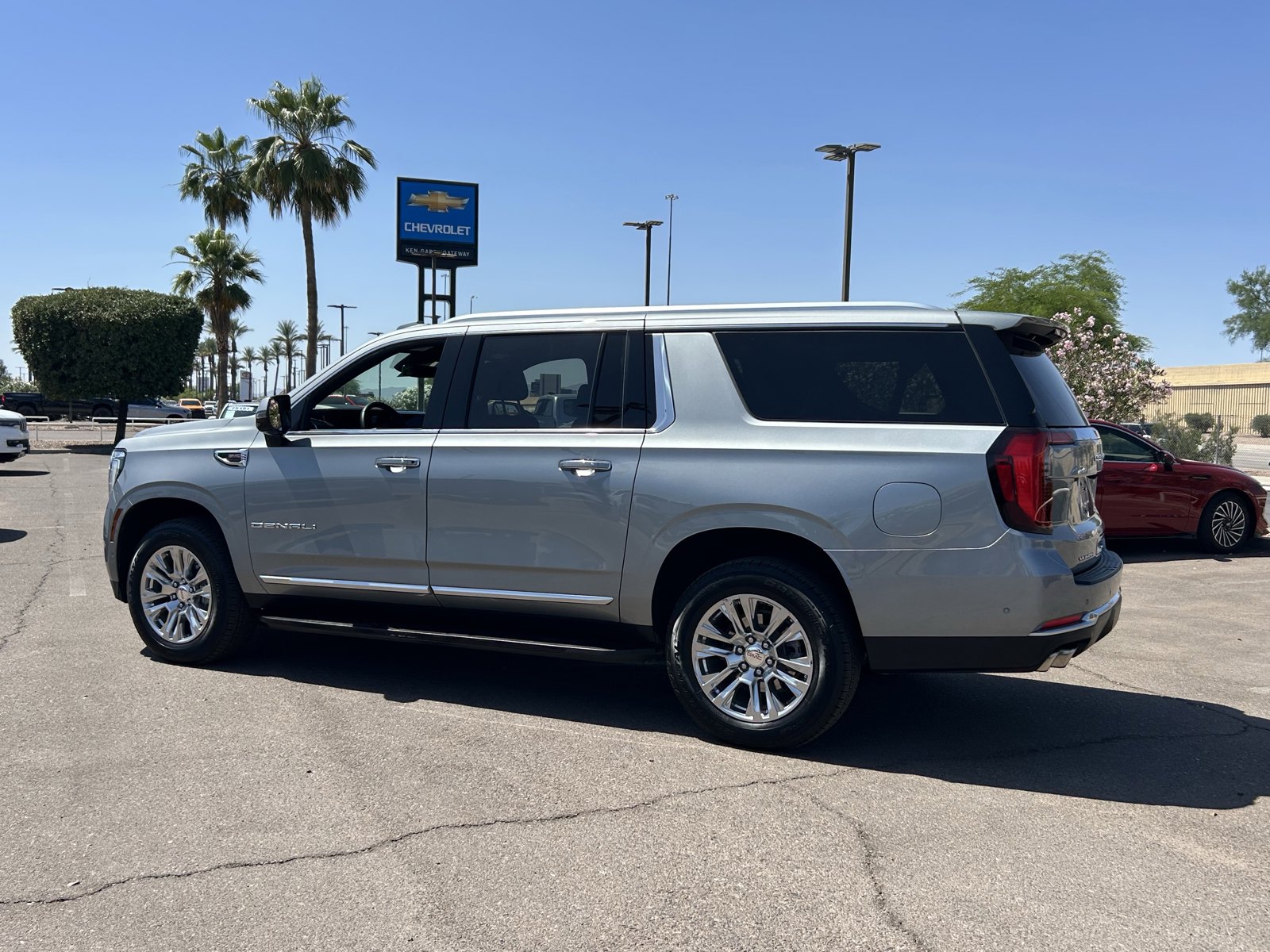 Certified 2025 GMC Yukon XL Denali AWD/4WD image 3