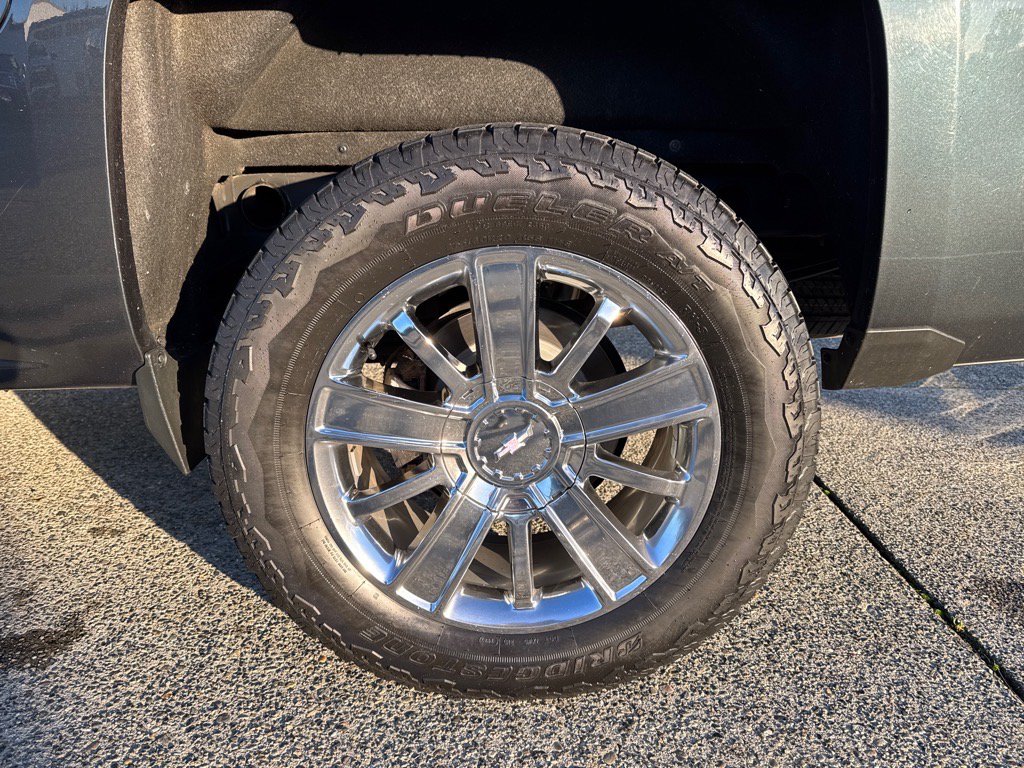 Used 2017 Chevrolet Silverado 1500 LT w/ All Star Edition AWD/4WD image 4