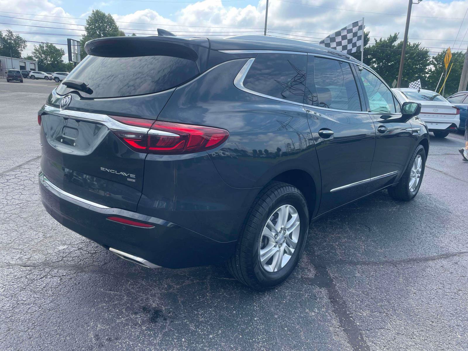 Used 2019 Buick Enclave Essence AWD/4WD image 9
