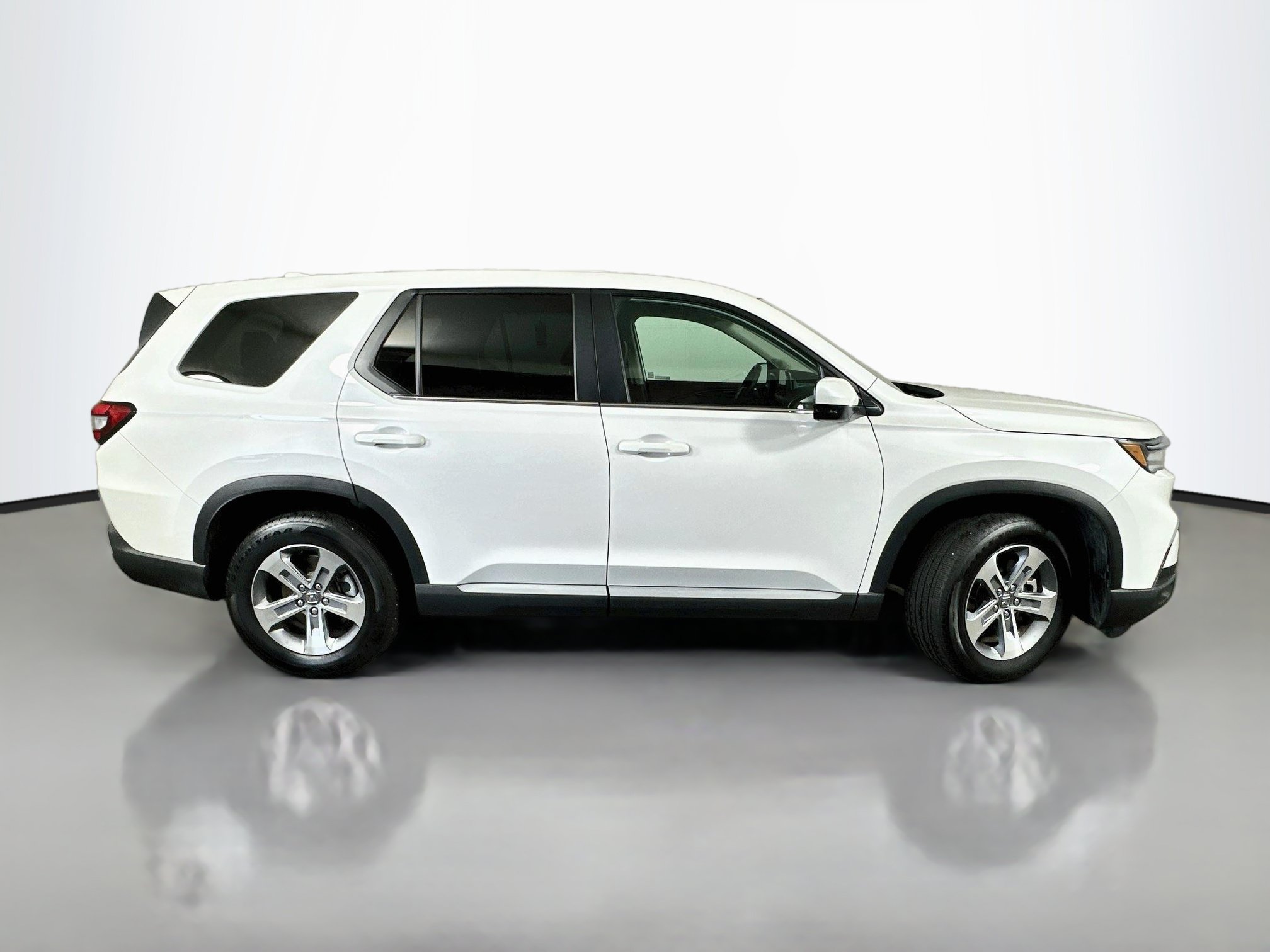Used 2025 Honda Pilot EX-L image 8