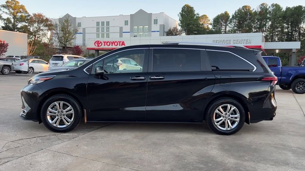 Used 2022 Toyota Sienna Platinum image 7