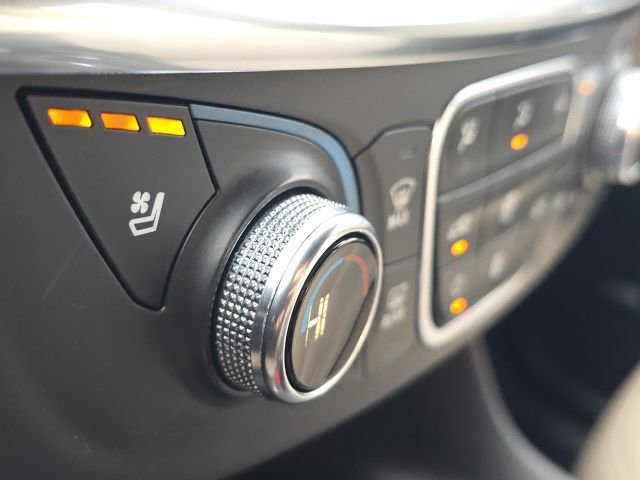 Used 2022 Chevrolet Traverse Premier FWD image 40