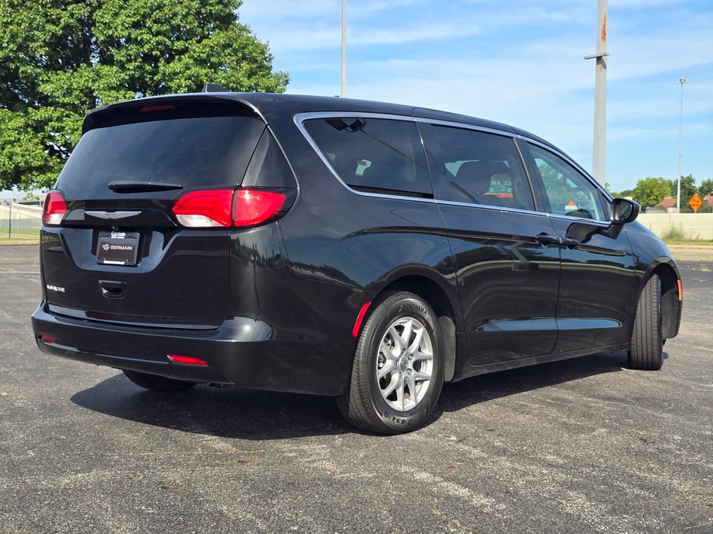 Used 2023 Chrysler Voyager LX FWD image 14