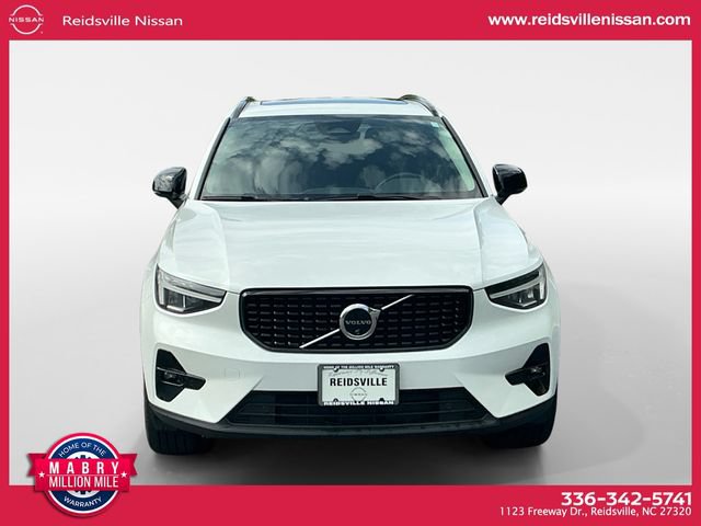 Used 2025 Volvo XC40 B5 Plus AWD/4WD image 9
