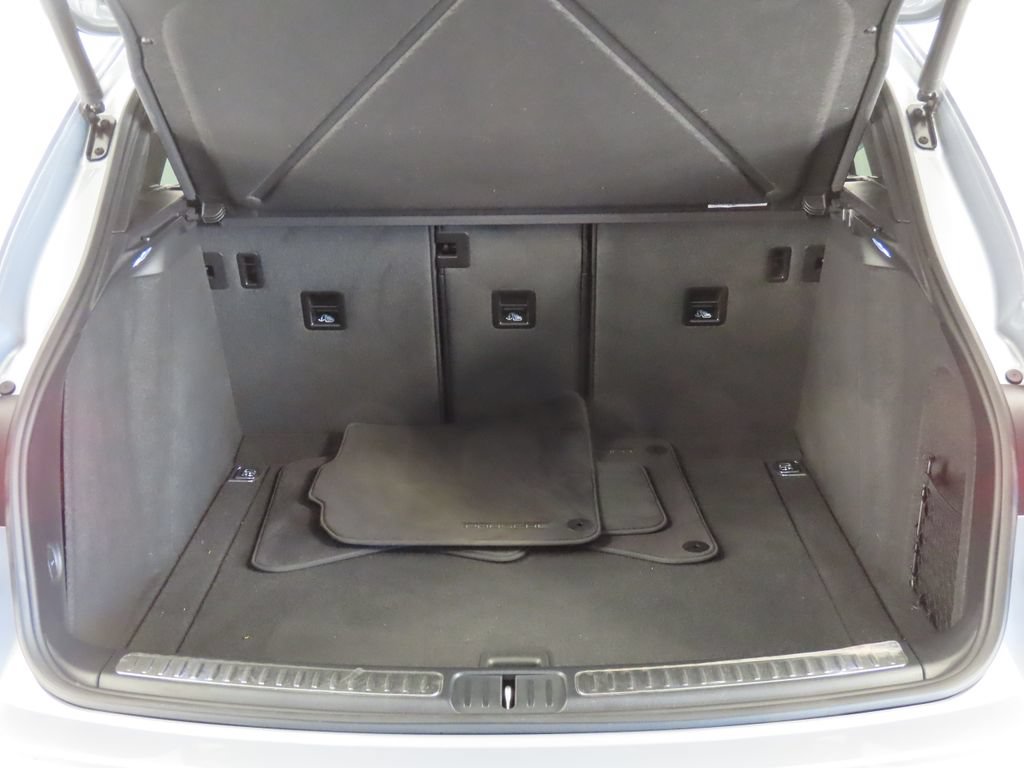 Certified 2026 Porsche Macan AWD/4WD image 47