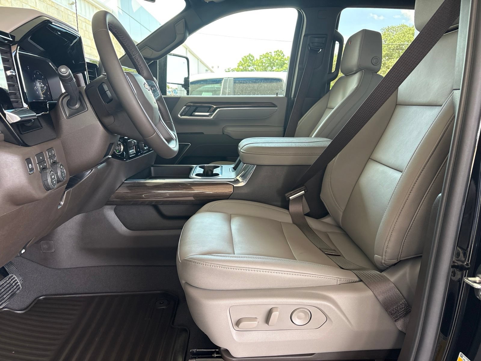 New 2026 Chevrolet Silverado 2500 LT w/ Texas Edition AWD/4WD image 13