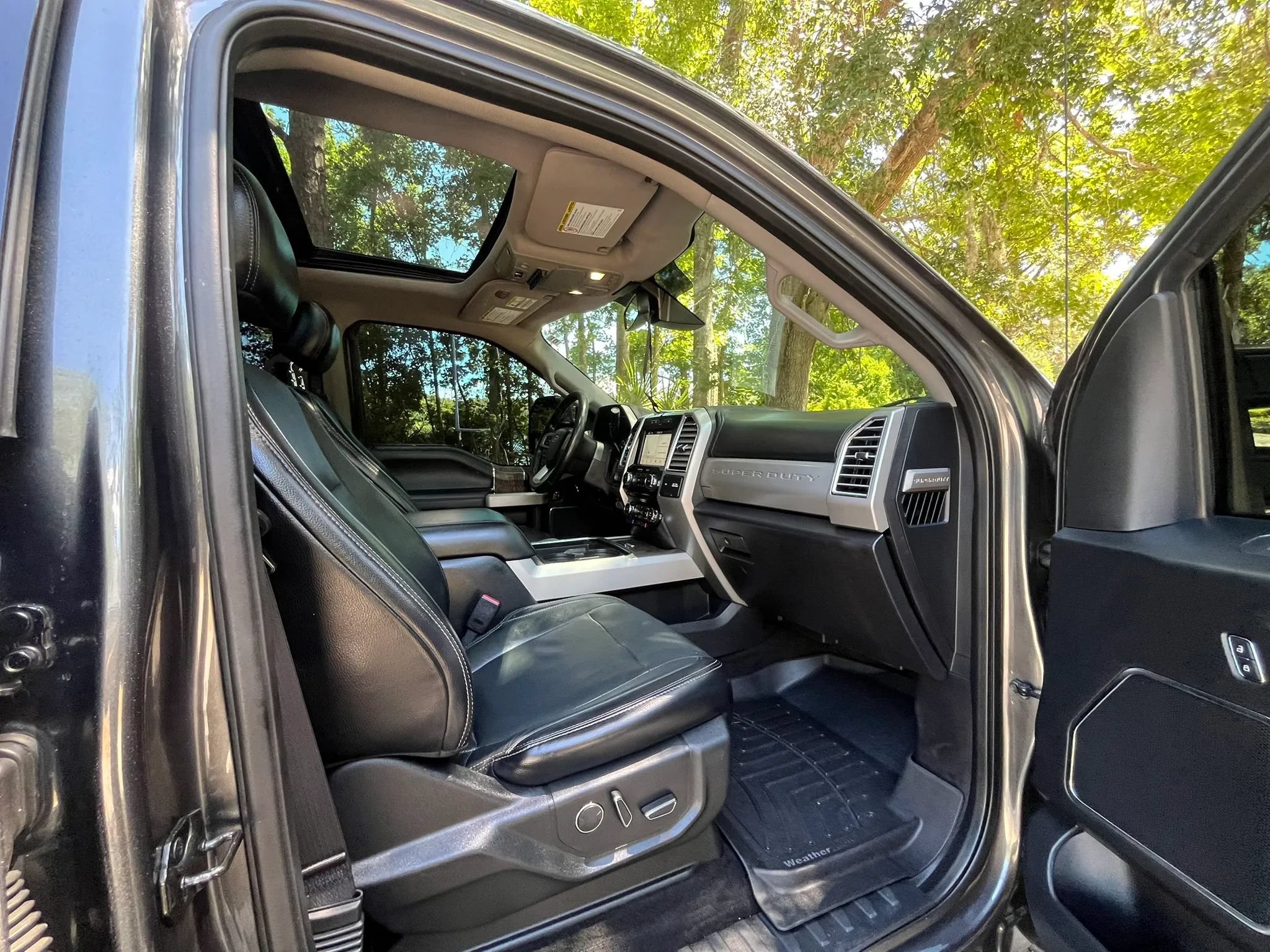 Used 2017 Ford F250 Lariat w/ Lariat Ultimate Package AWD/4WD image 22