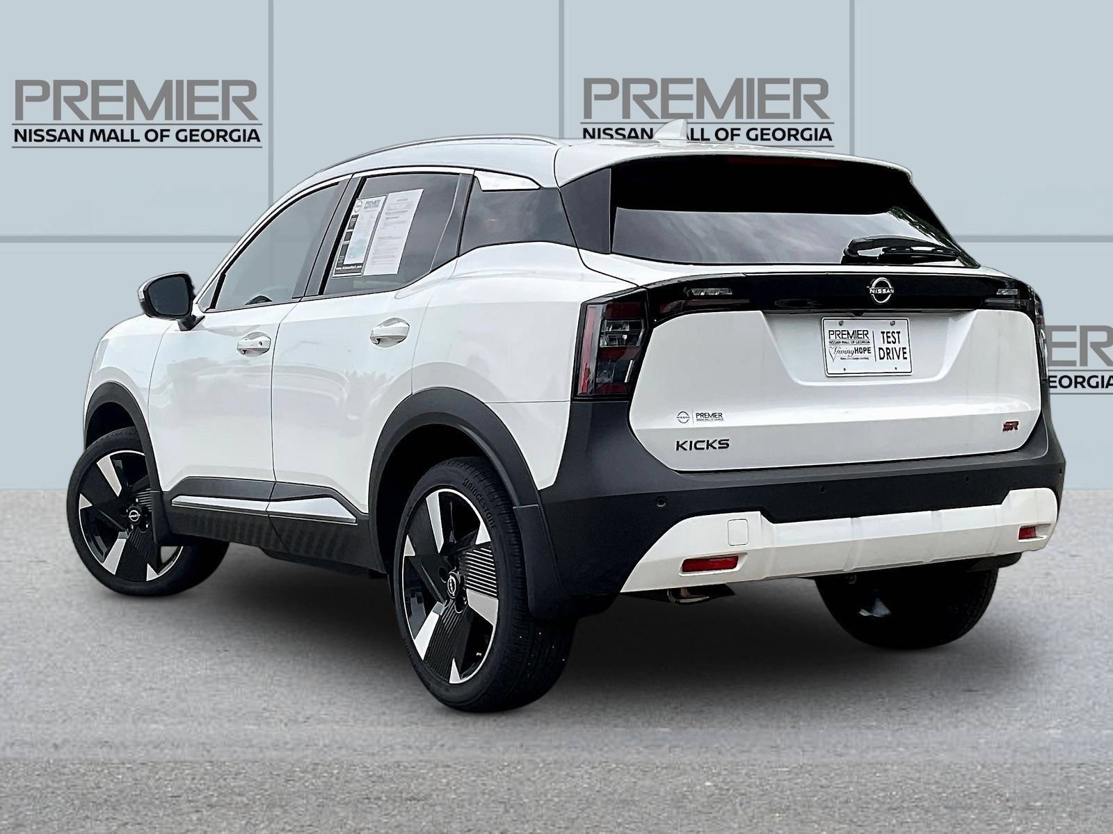 Certified 2025 Nissan Kicks SR FWD image 5