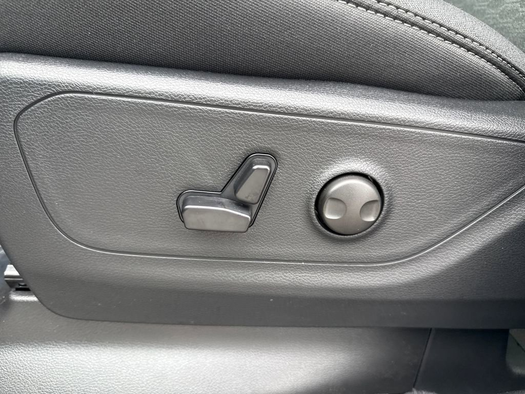 New 2026 RAM 1500 4x4 Crew Cab image 12