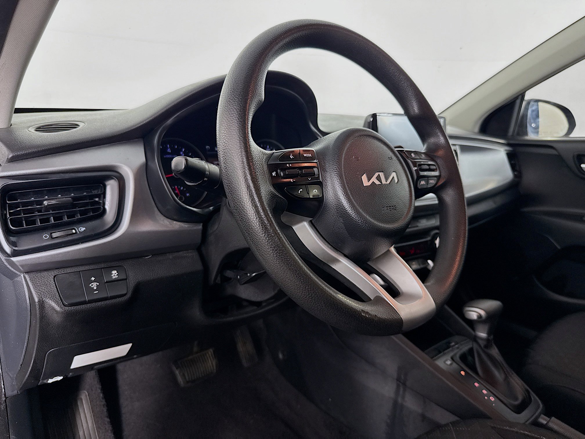 Used 2023 Kia Rio S w/ Technology Package image 37