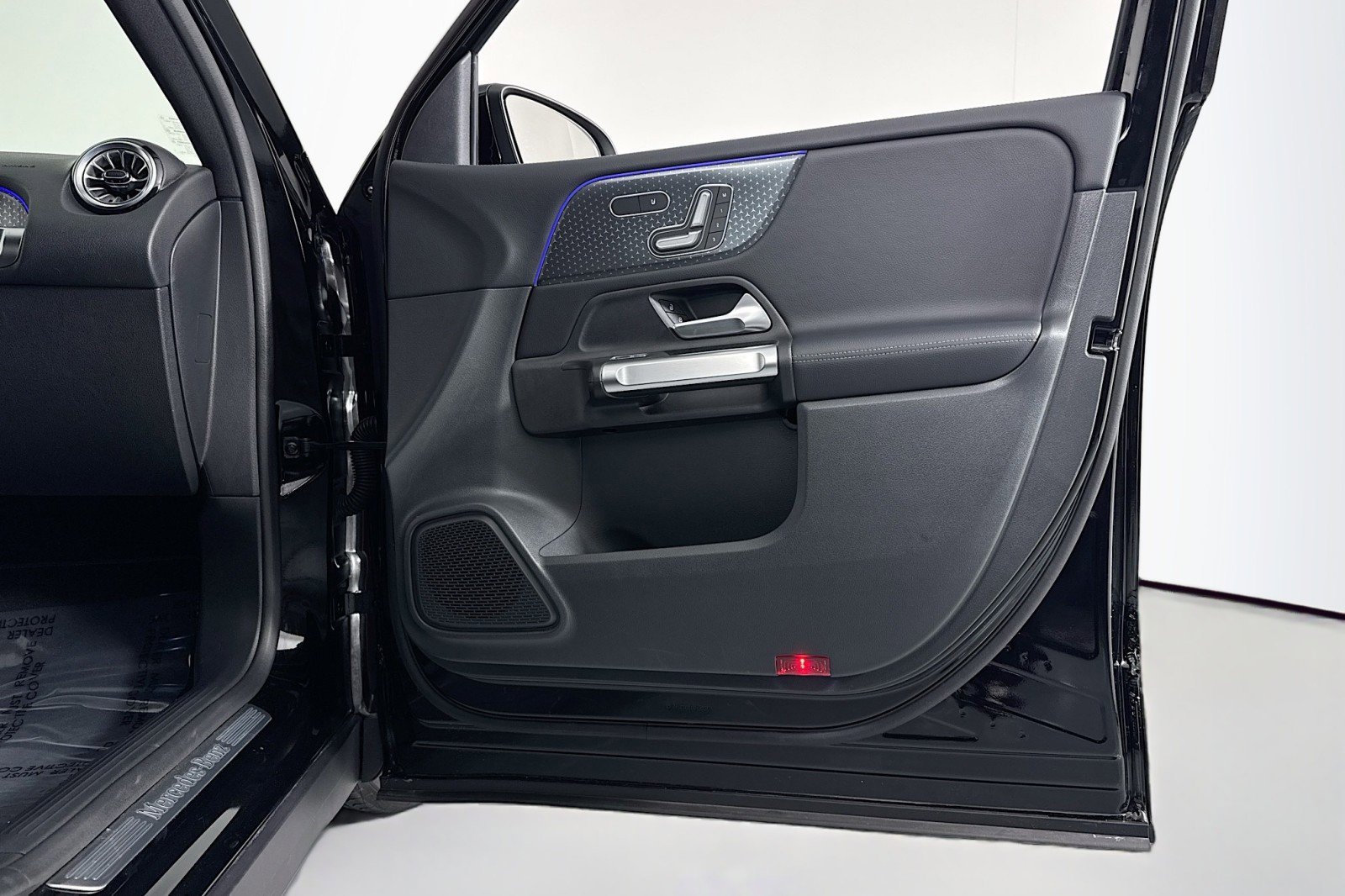 Certified 2025 Mercedes-Benz GLB 250 image 23