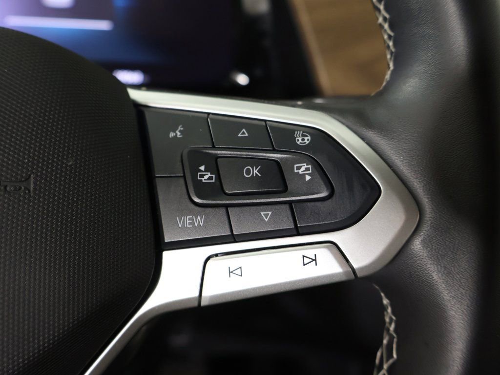 Used 2025 Volkswagen Atlas SE image 45