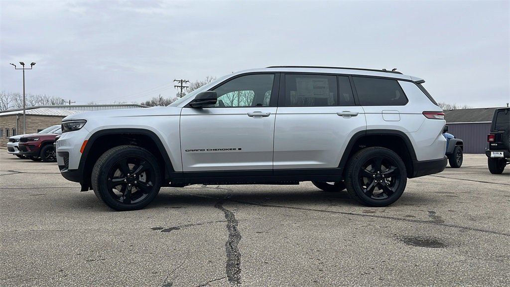 New 2025 Jeep Grand Cherokee L Altitude image 6