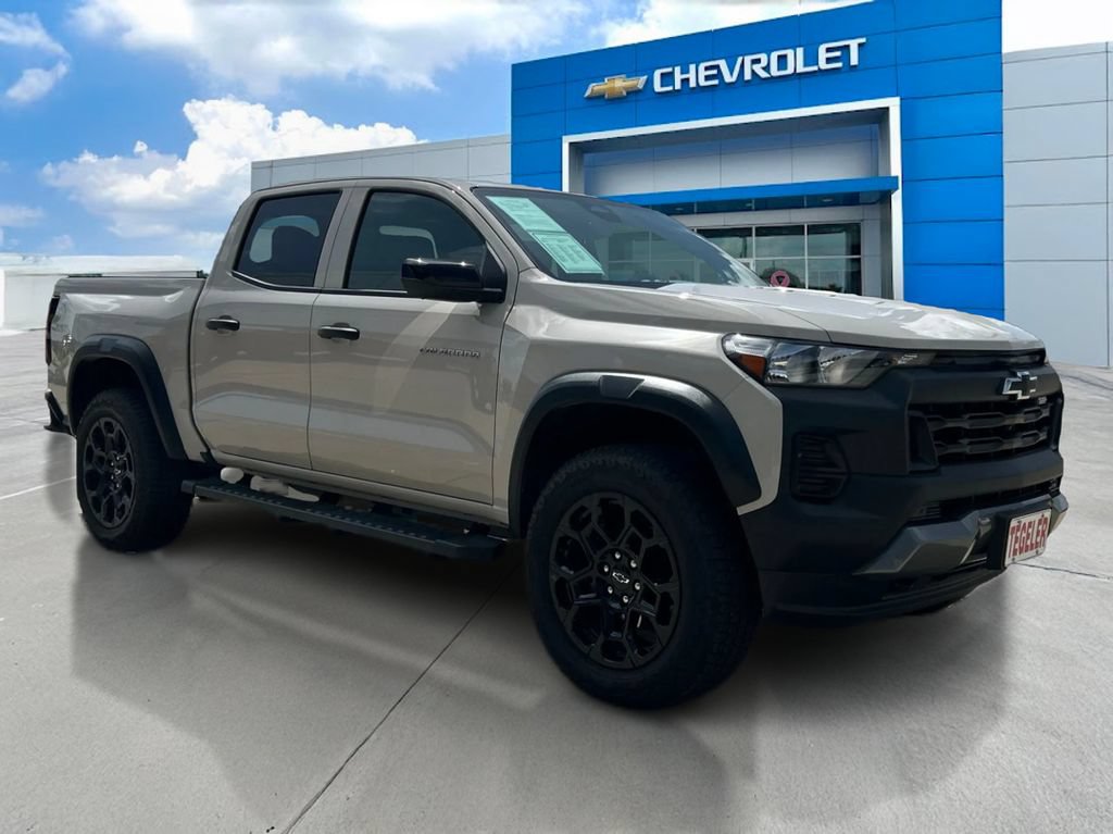 Used 2026 Chevrolet Colorado Trail Boss AWD/4WD image 3