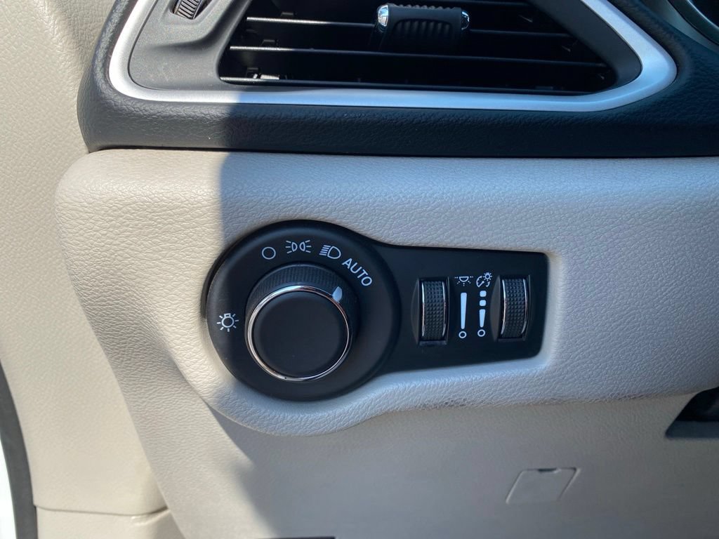 Used 2023 Chrysler Voyager LX FWD image 18