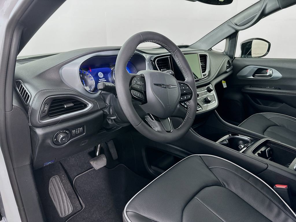 New 2026 Chrysler Pacifica Limited w/ S Appearance Package image 13