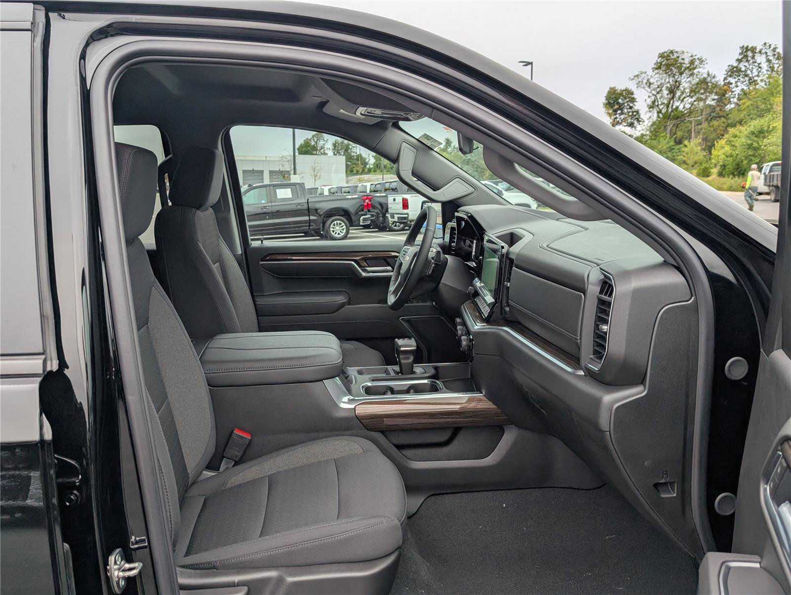 New 2026 Chevrolet Silverado 1500 LT w/ Z71 Off-Road Package image 8