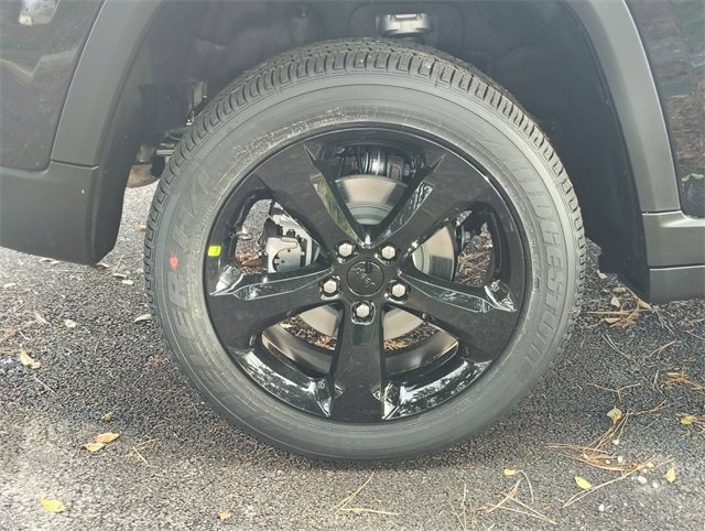 New 2025 Jeep Grand Cherokee Altitude image 6