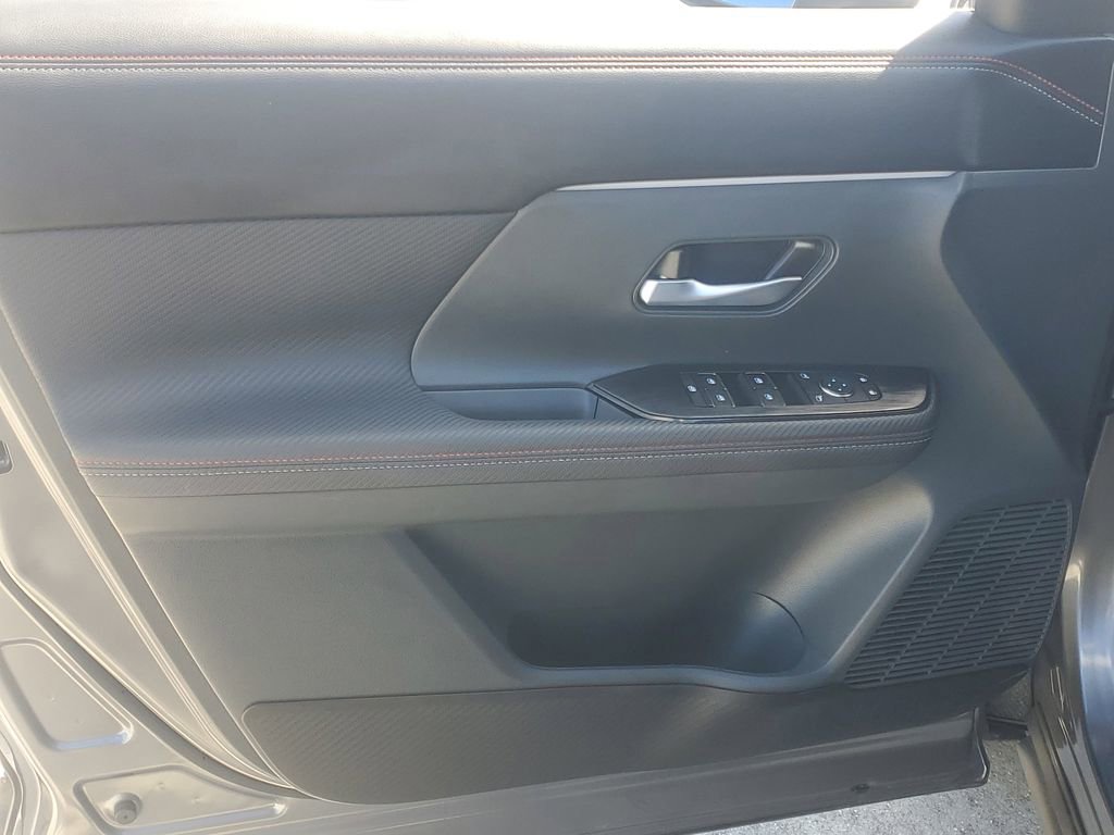 Used 2025 Nissan Kicks SR FWD image 21