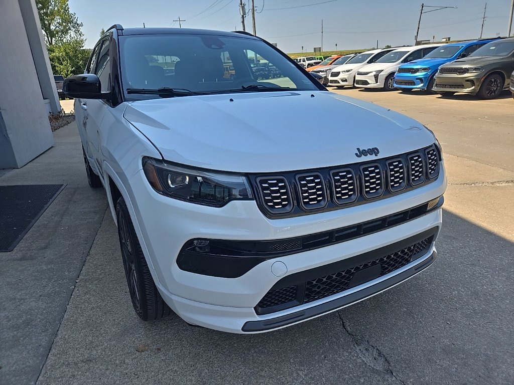 Used 2024 Jeep Compass Limited w/ High Altitude Package AWD/4WD image 16