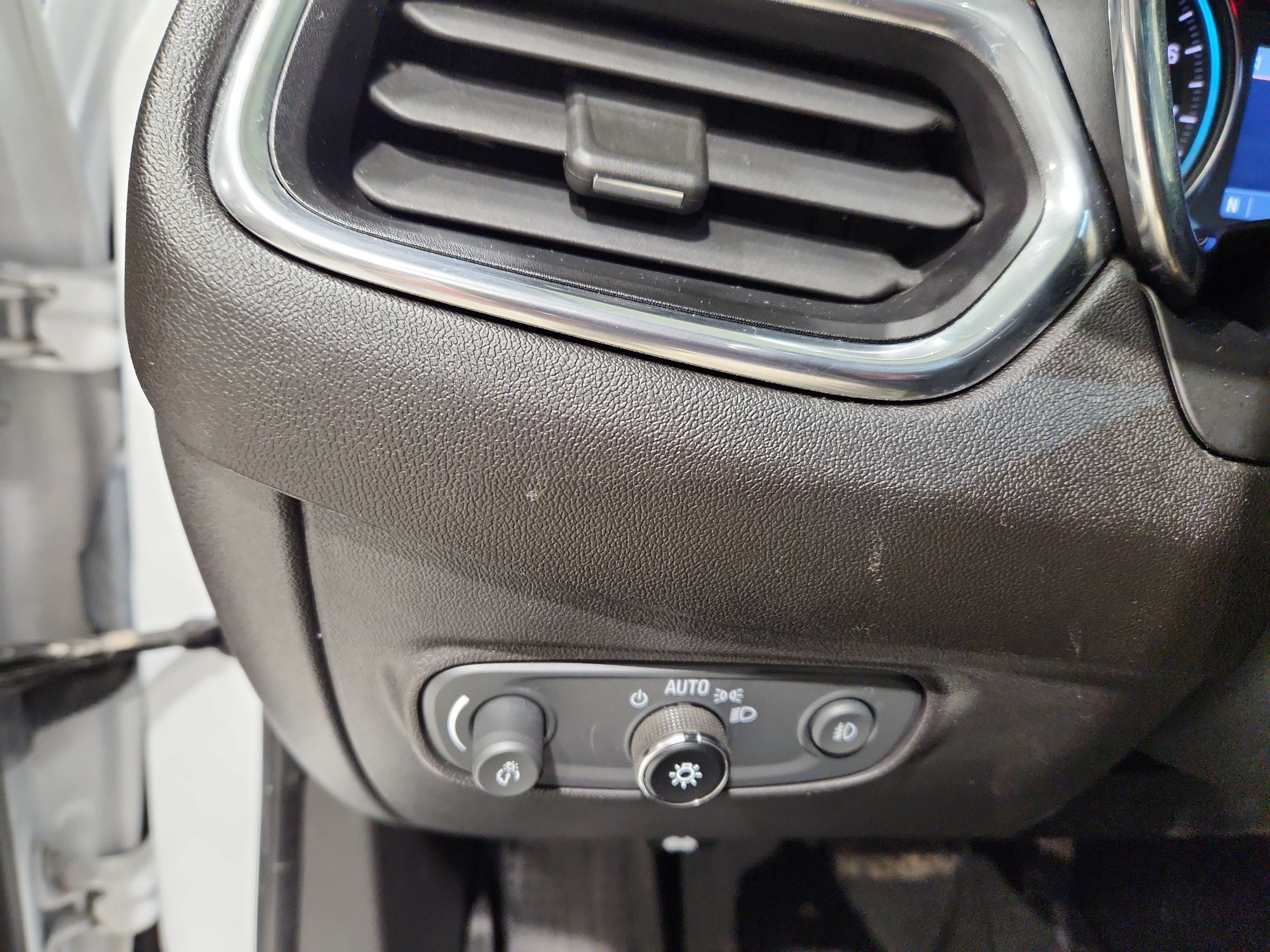 Used 2023 Chevrolet Equinox Premier image 14