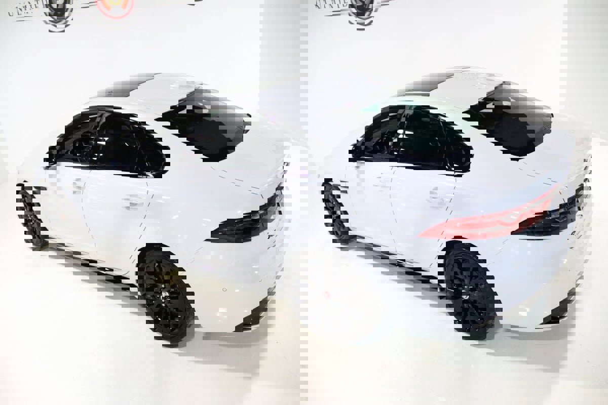 Used 2021 Jaguar XF R-Dynamic SE image 9