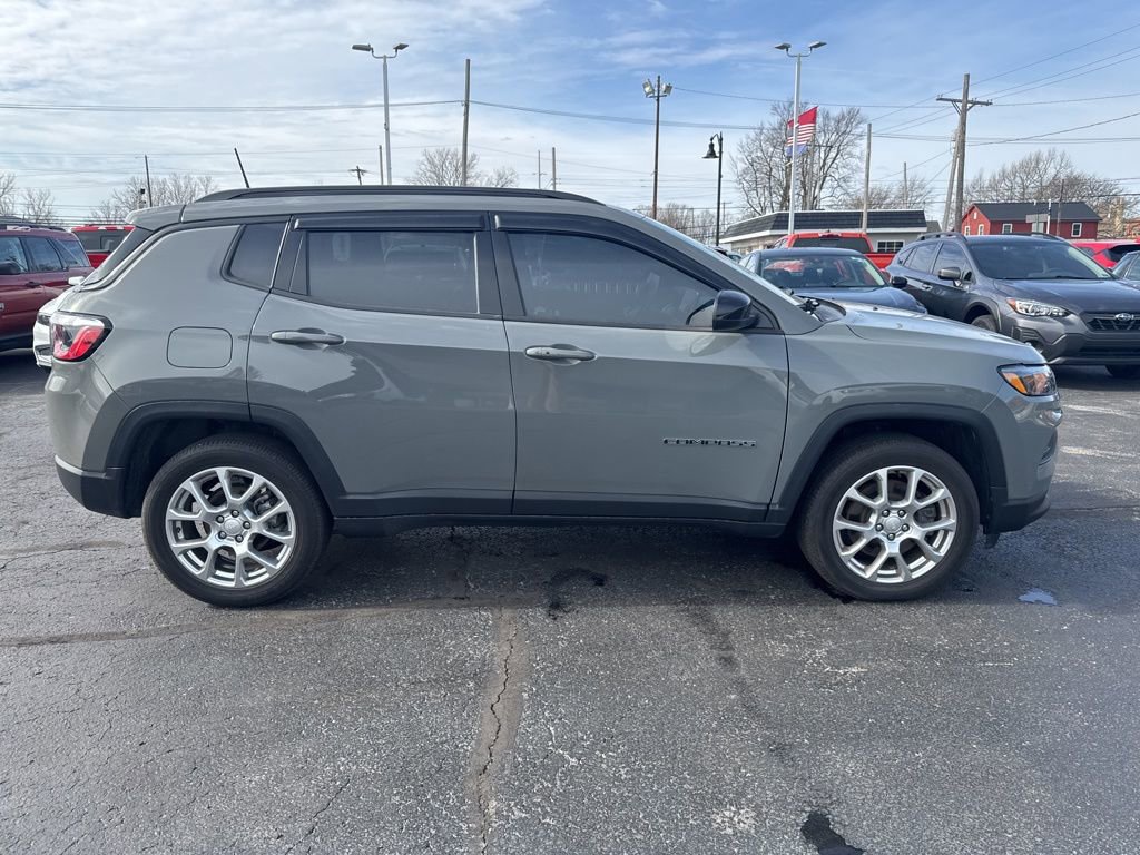 Used 2023 Jeep Compass Latitude image 9