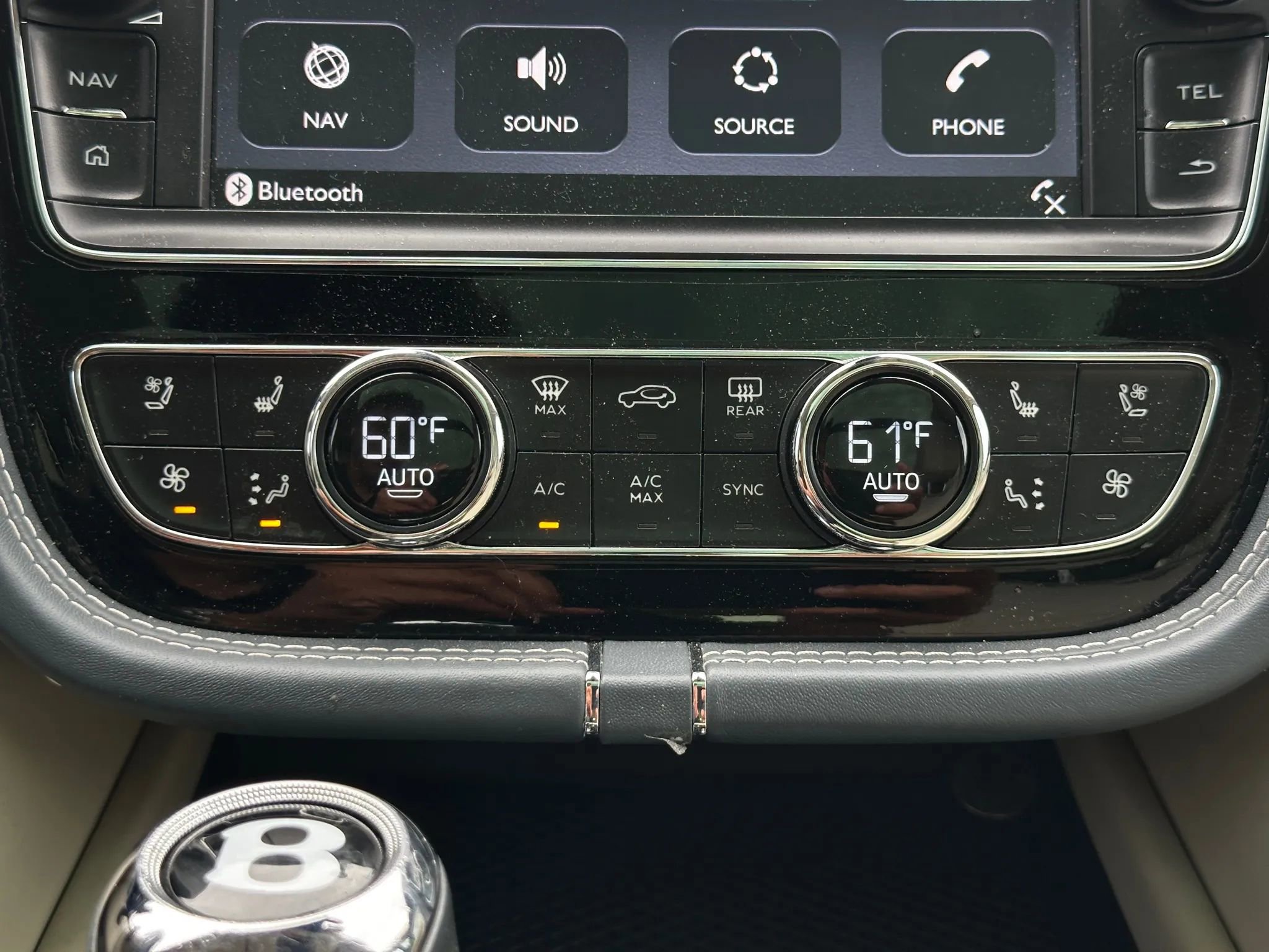 Used 2017 Bentley Bentayga AWD/4WD image 49