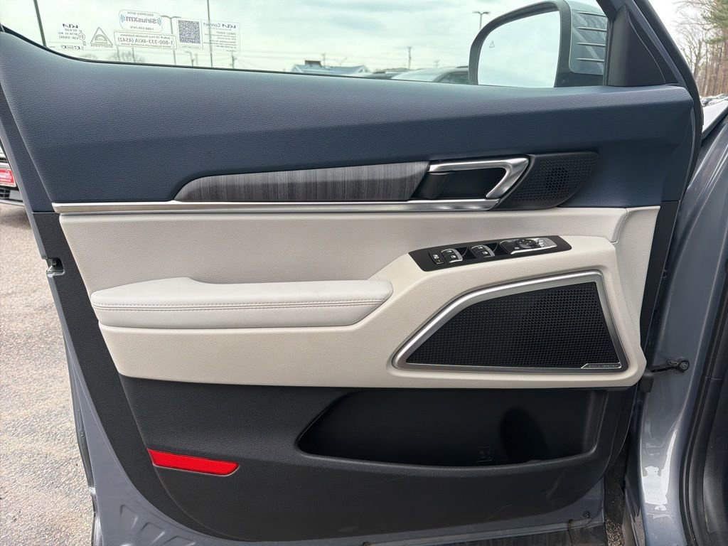 Used 2024 Kia Telluride EX w/ EX Captain's Chair Package image 13