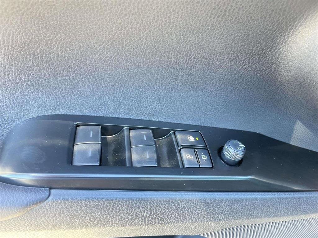 Used 2025 Toyota Camry LE image 11