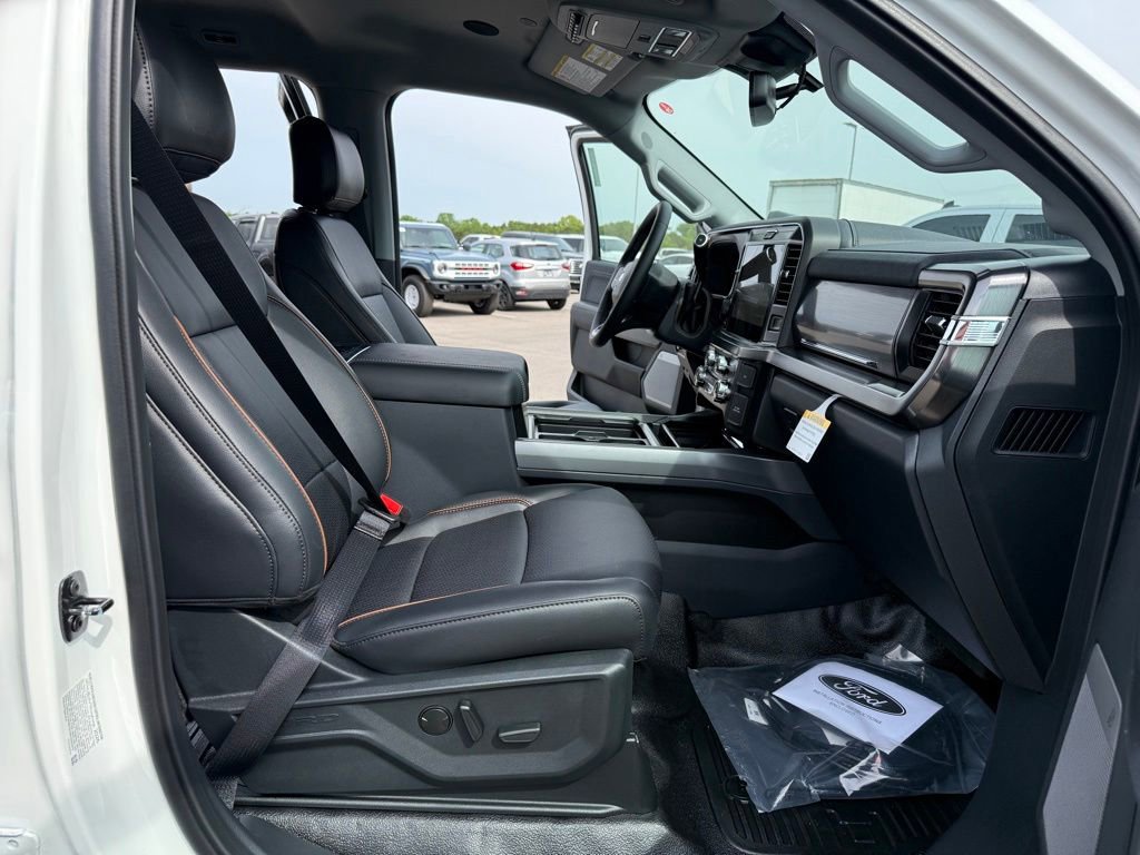 New 2026 Ford F350 4x4 Crew Cab DRW Super Duty image 19