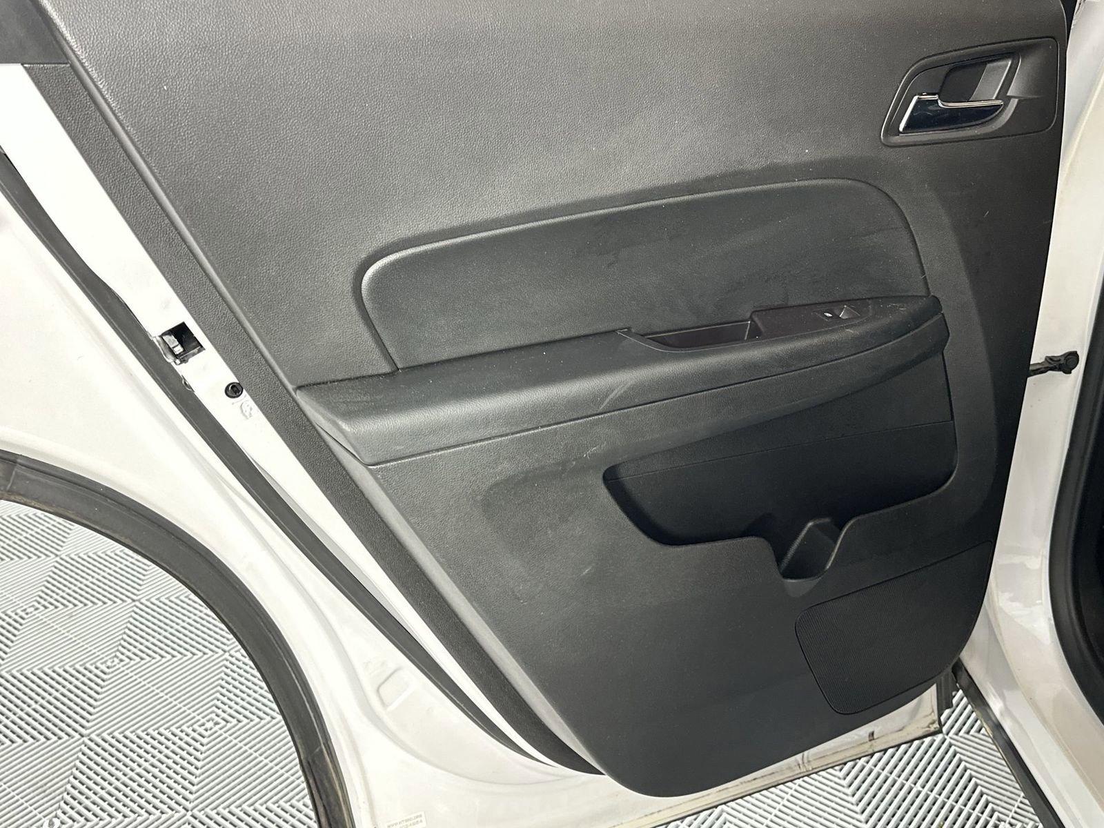 Used 2017 Chevrolet Equinox Premier w/ Enhanced Convenience Package FWD image 29