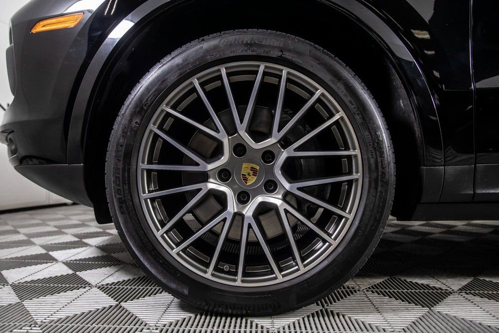Used 2023 Porsche Cayenne S Platinum w/ Premium Package Plus image 44