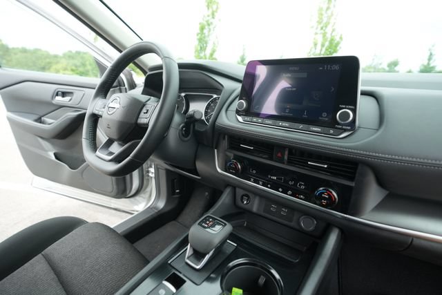 Used 2025 Nissan Rogue SV FWD image 36