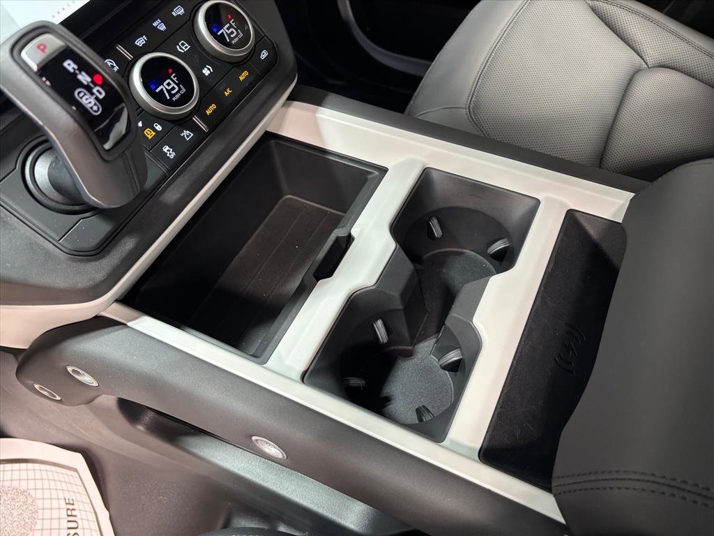 Used 2026 Land Rover Defender 110 X-Dynamic SE image 13