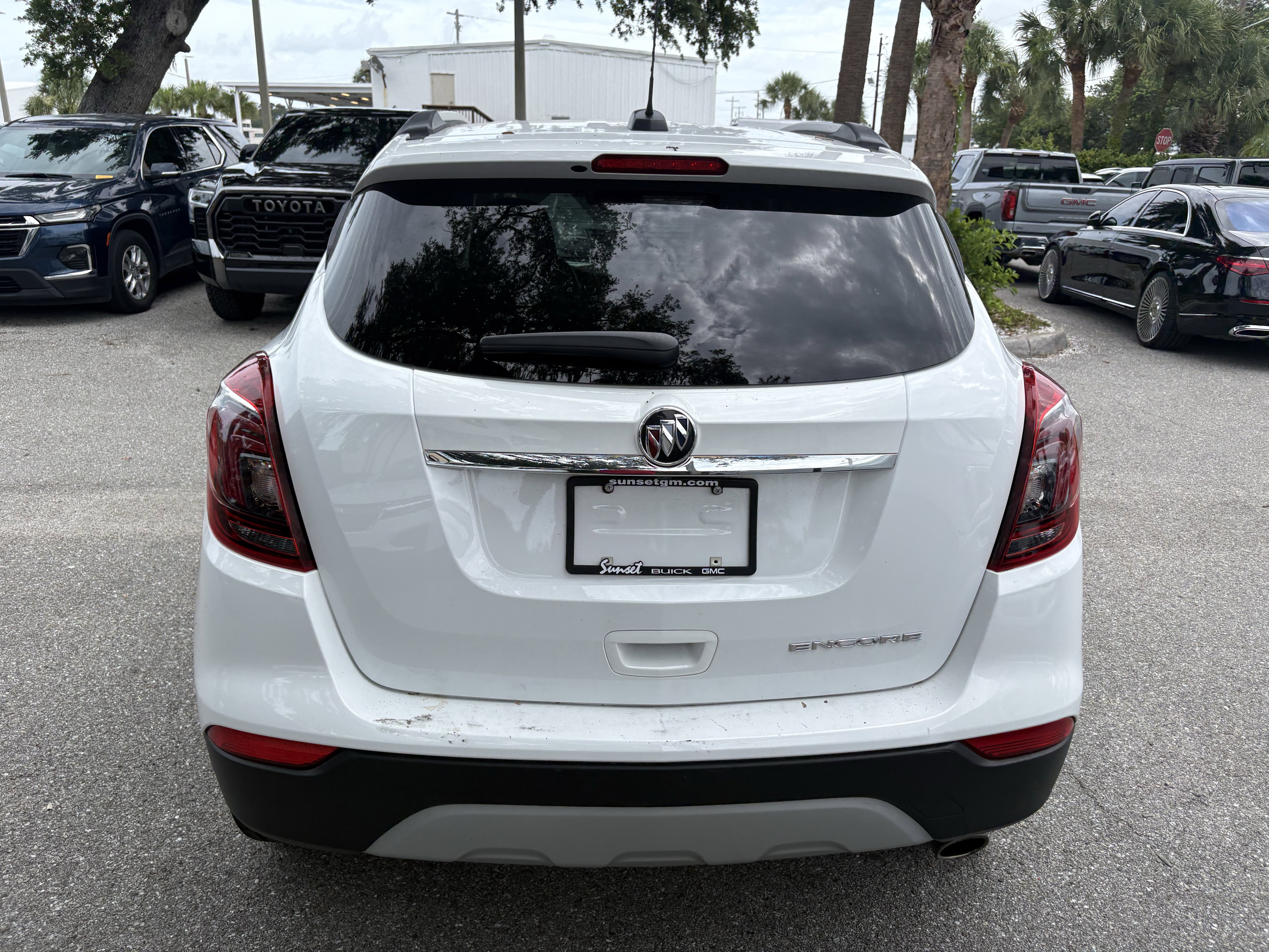 Used 2022 Buick Encore Preferred w/ Safety Package FWD image 6