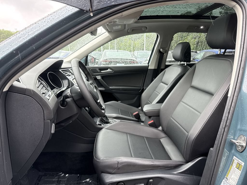 Used 2021 Volkswagen Tiguan SE w/ Panoramic Sunroof Package AWD/4WD image 13