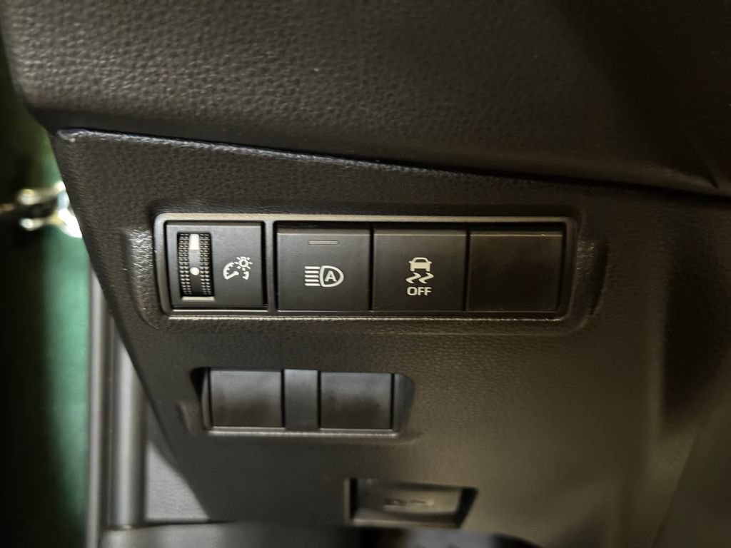 Used 2026 Toyota Corolla Cross LE AWD/4WD image 18