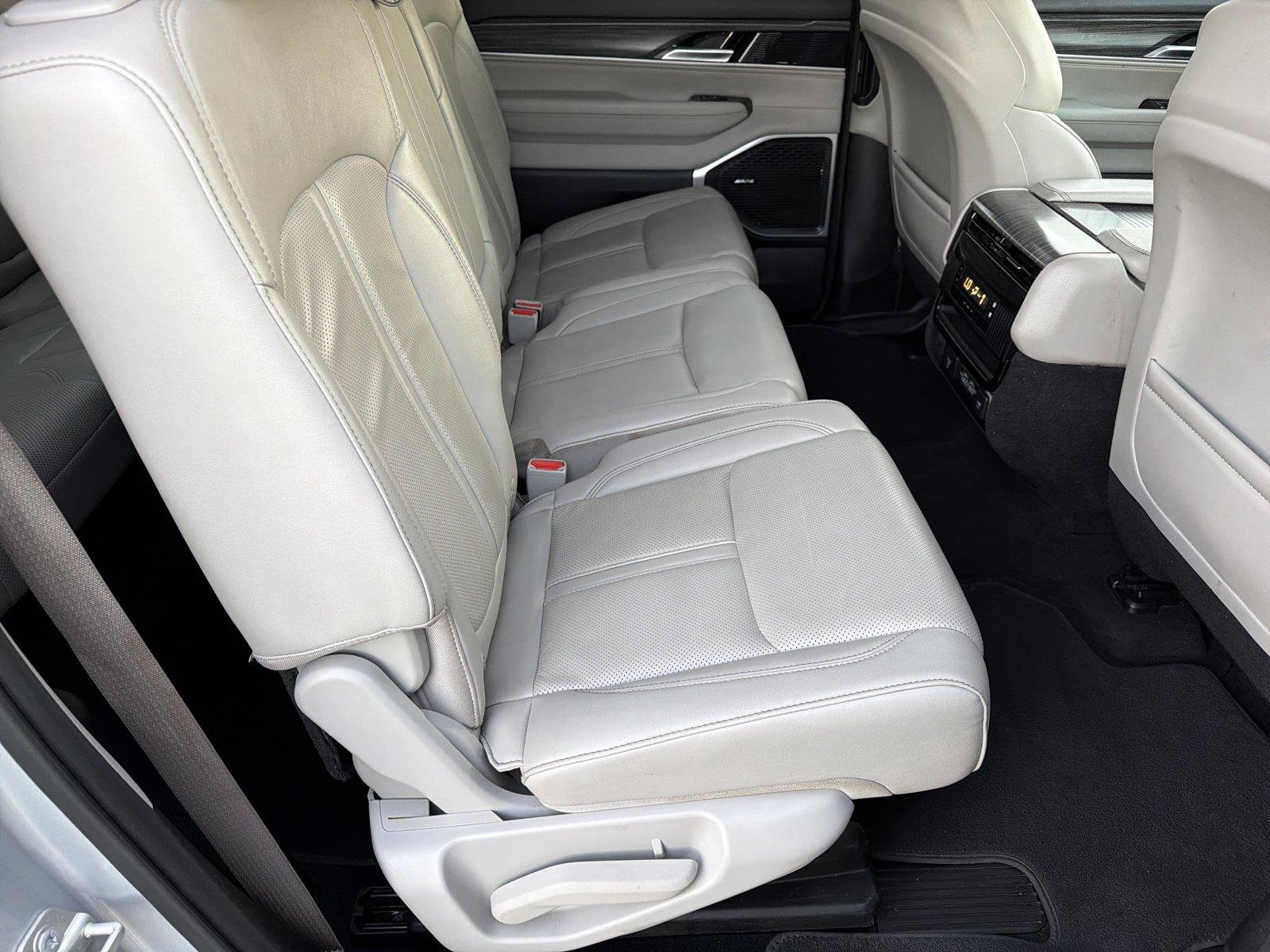 Used 2024 Jeep Wagoneer Series II w/ Flexible Seating Group RWD image 15