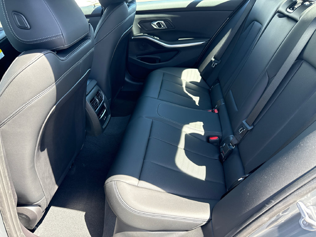 New 2026 BMW 330i Sedan w/ M Sport Package RWD image 18