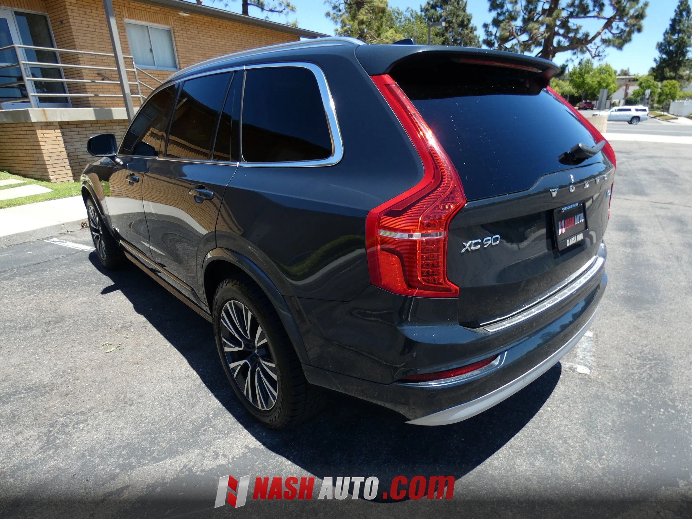 Used 2022 Volvo XC90 T5 Momentum w/ Climate Package AWD/4WD image 12