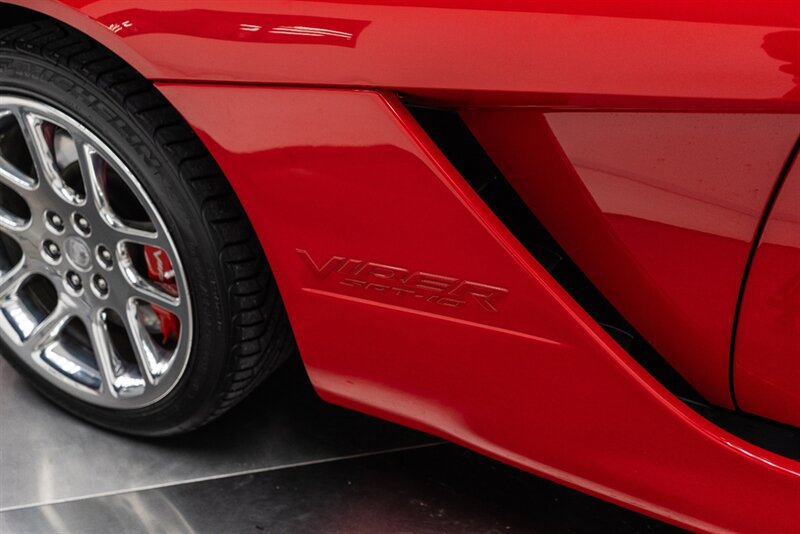 Used 2004 Dodge Viper SRT-10 RWD image 32